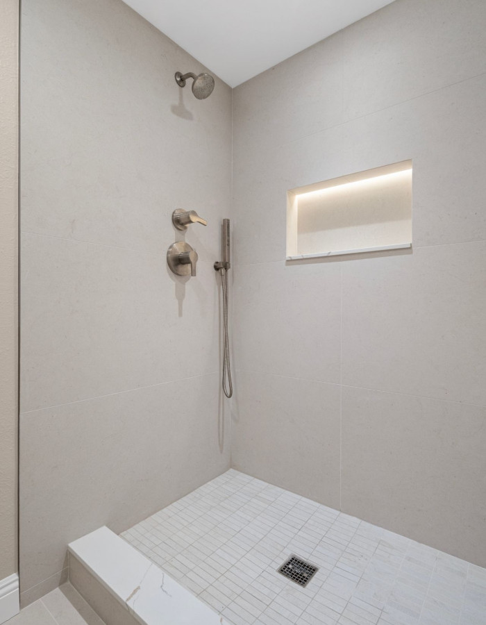 La Mesa bathroom 1