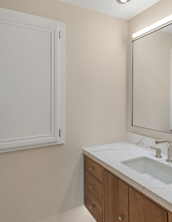 La Mesa bathroom 11