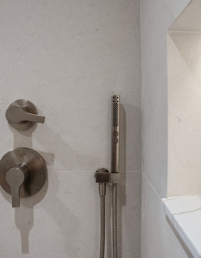 La Mesa bathroom 14