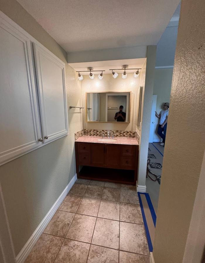 La Mesa bathroom 2