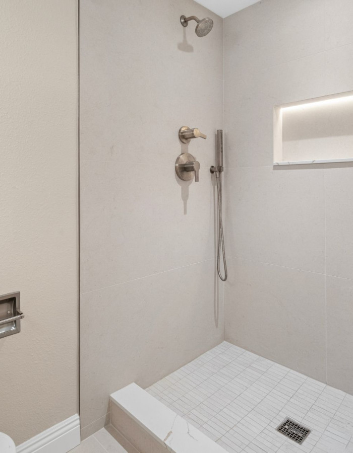 La Mesa bathroom 2