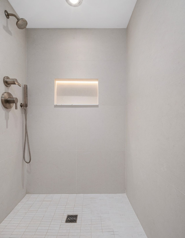 La Mesa bathroom 4