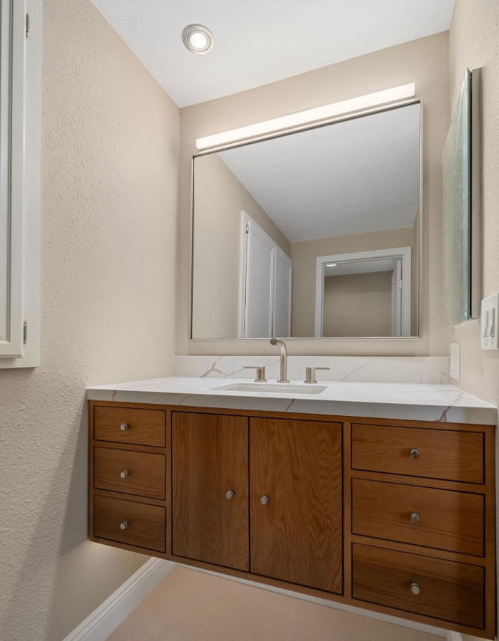 La Mesa bathroom 6