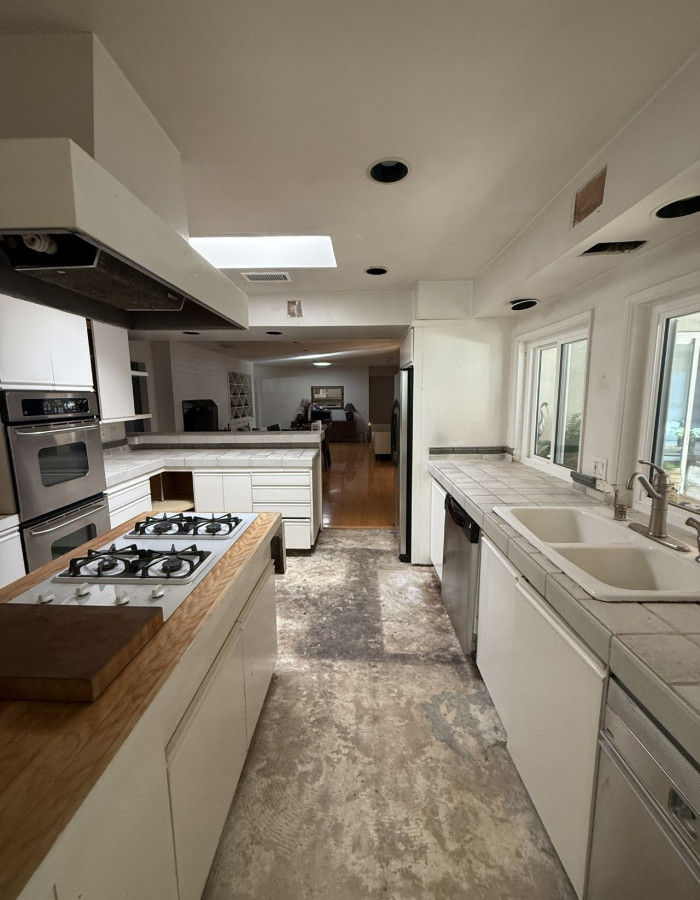 Loren Dr Kitchen 3