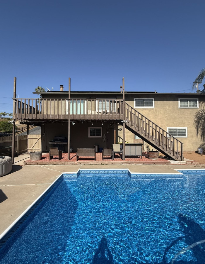 Pueblo Ave deck 1
