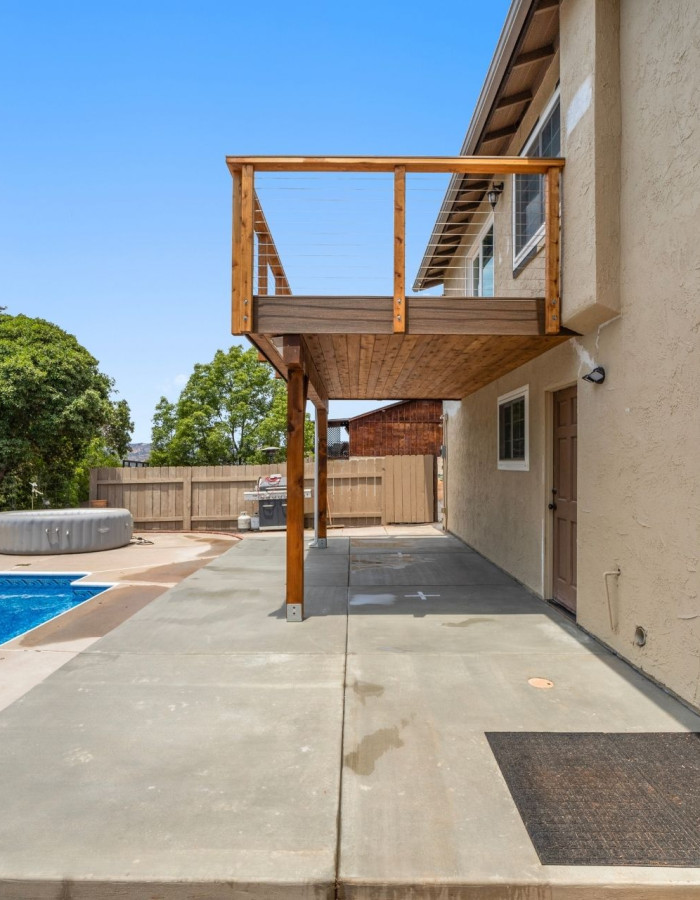 Pueblo Ave deck 12
