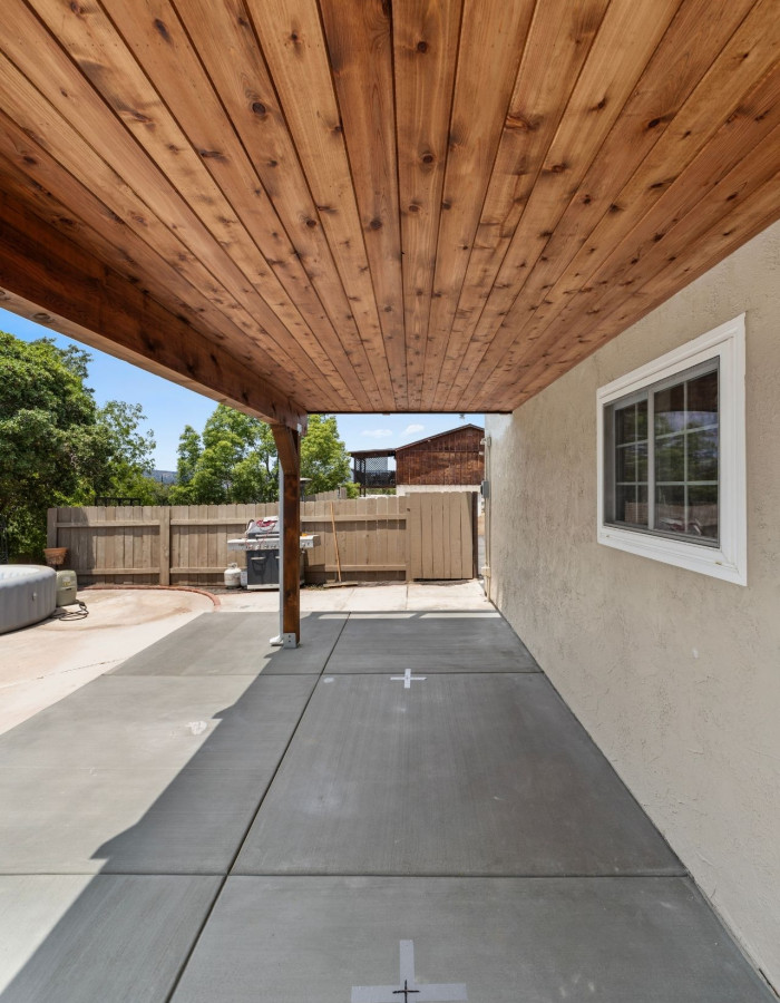 Pueblo Ave deck 16