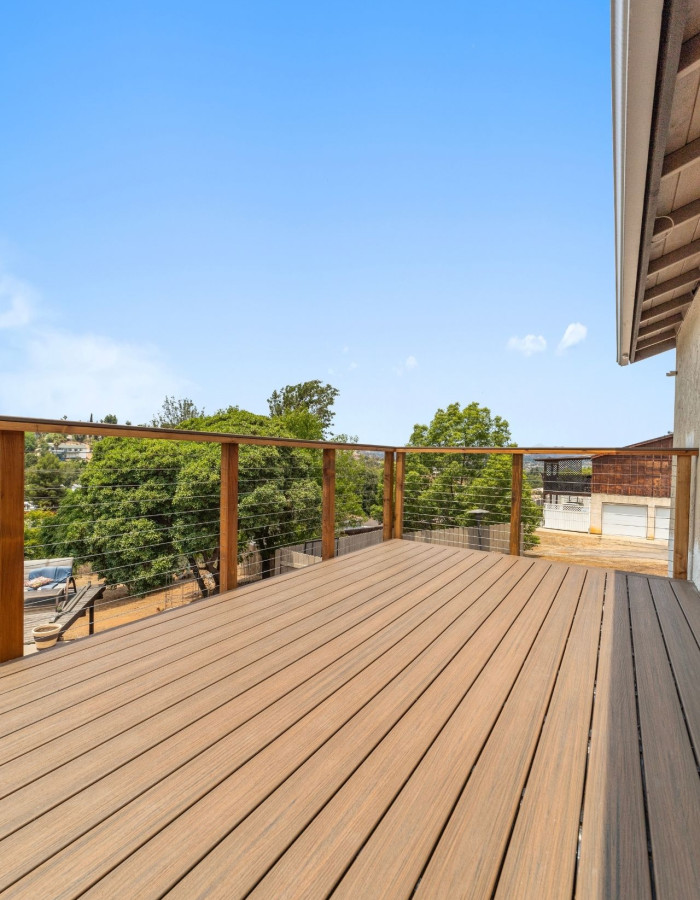Pueblo Ave deck 7