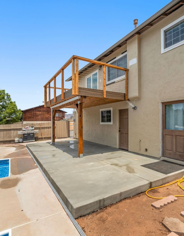 Pueblo Ave deck 9